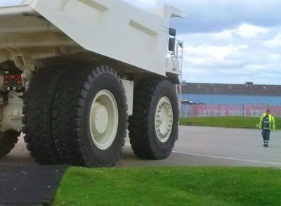 MaxiTrack 100 tonne truck2