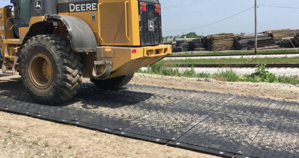 Temporary roadway with strong tread and grip