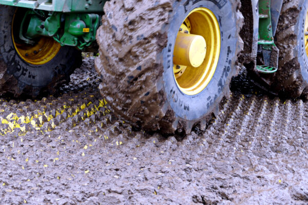 cleaning mud off tractor tyres