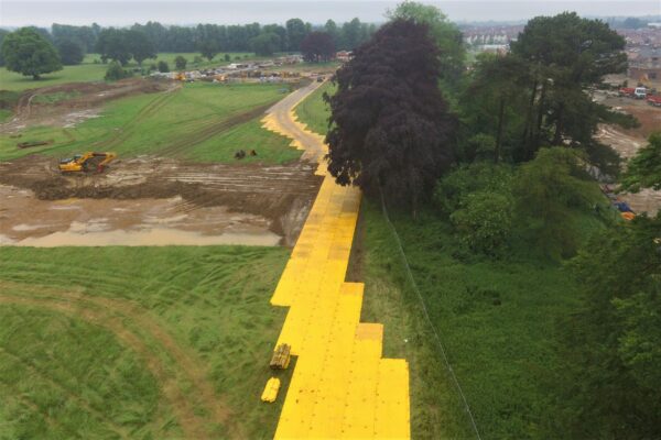 Long temporary heavy duty roadway