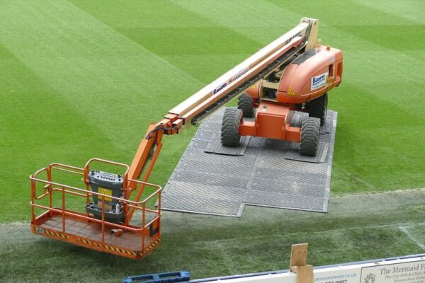 Grass protection hire cherrypicker