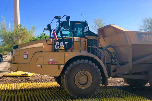 Cleaning mud off construction heavy plant vehicles