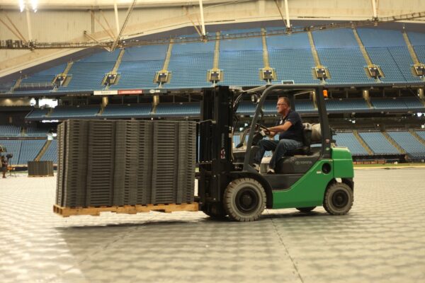 OmniDeck with forklift vehicle